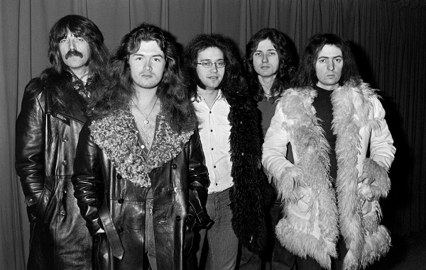 Deep Purple против AC/DC-поле боя.