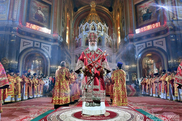 РПЦ против селфи и фоточек на богослужениях