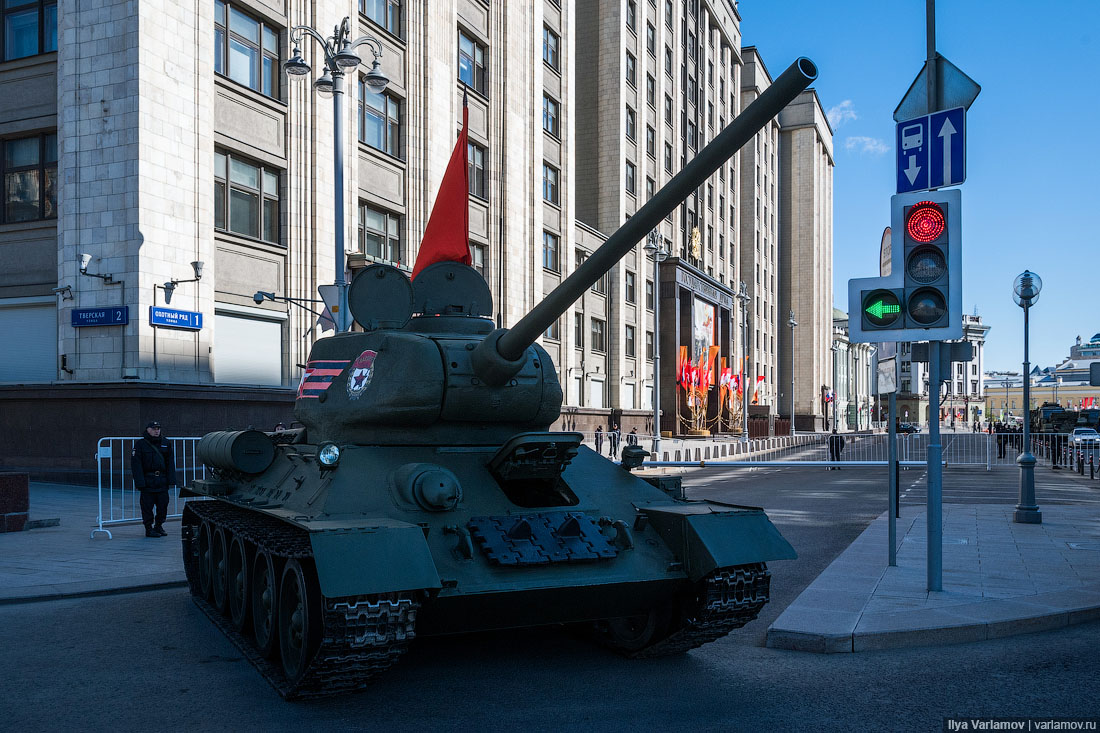 Т-34 на параде Победы в Москве. 9 мая 53