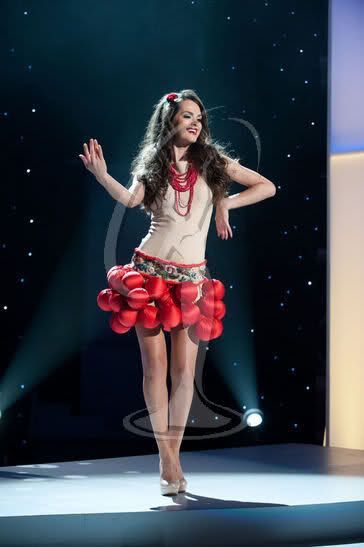 Мисс Вселенная - национальные костюмы 2011