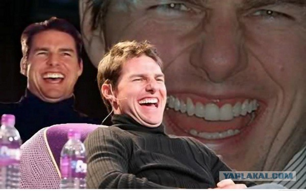 Медведев записал поздравление с 8 марта и попытался изобразить восьмерку в воздухе, но вышло не очень