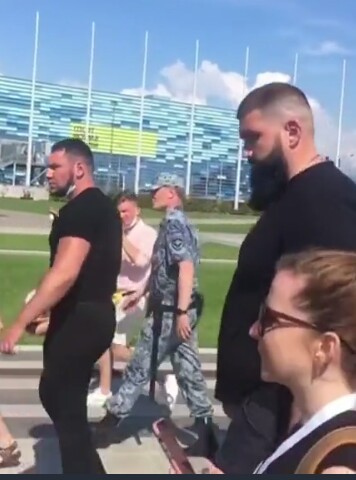 Зачем столько охраны?