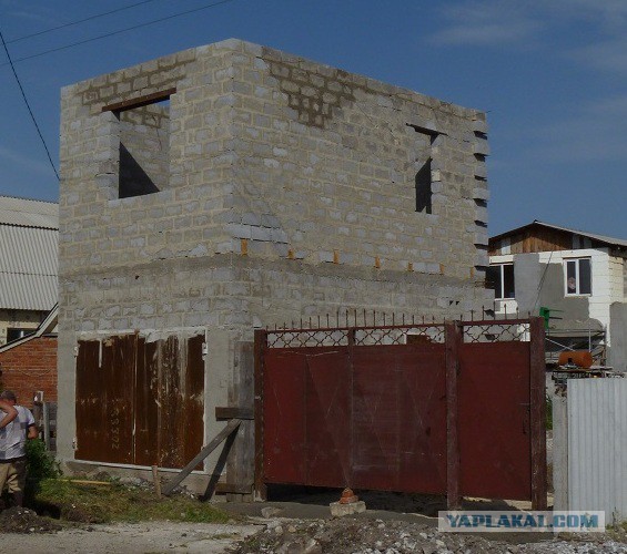 Постройка дома-гаража.