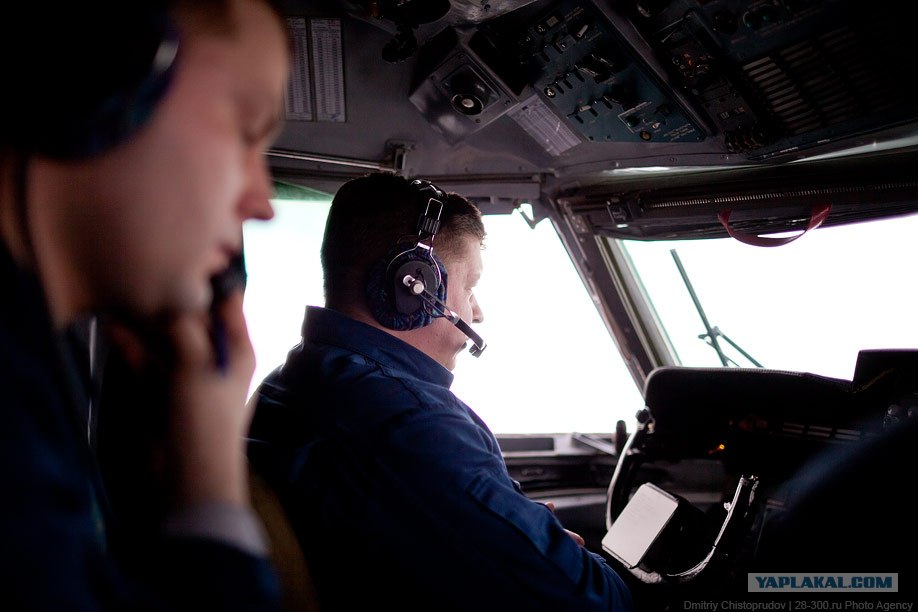 Ан72 пилот коля. Пилот самолета. Слова пилота в самолете. Пилот самолета. Командир боинга 777.