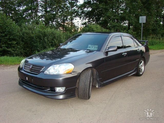 Таксист с невозмутимым лицом уделывает Porshe.