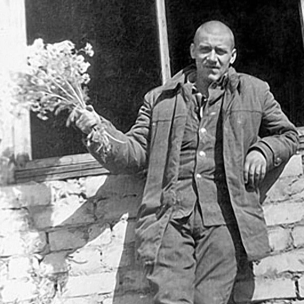 Армейские фотографии советских знаменитостей.