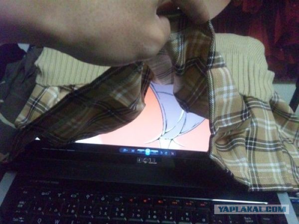 Как ботаны узнают, что у девушки под юбкой...