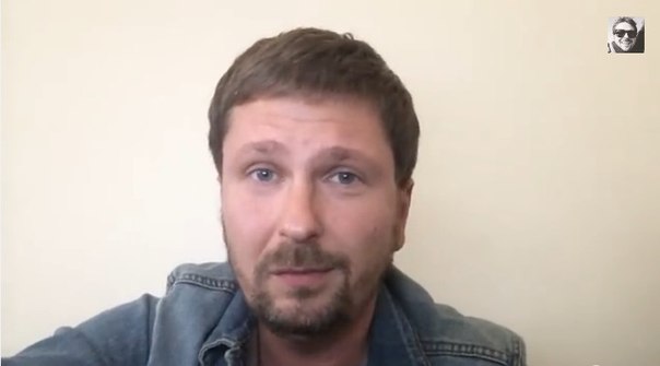 Перепутал красную дорожку и марш скорби