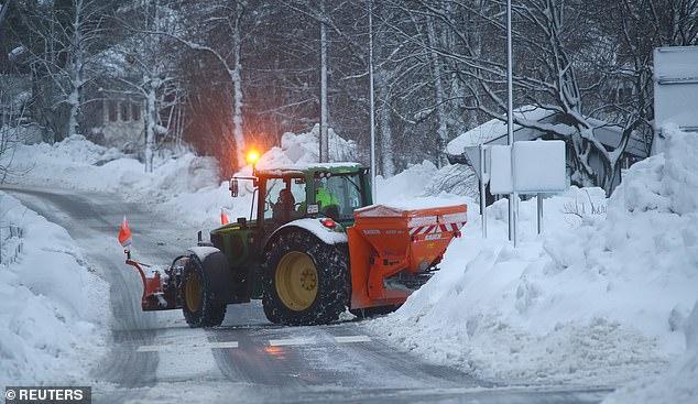Сильнейшие снегопады обратили Европу в хаос
