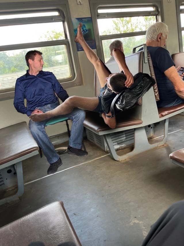 В электричке...