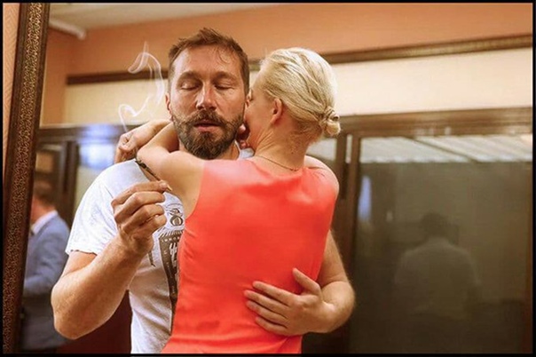 Навальный пожаловался, что ему в камеру подселили бомжа