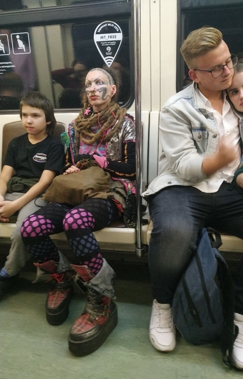 Необычные люди в метро