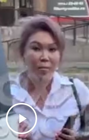 В Бурятии наглая жительница подперла чужую машину и устроила скандал из-за замечания