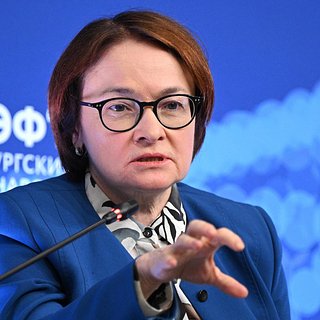Центробанк опустил ключевую ставку до 17%