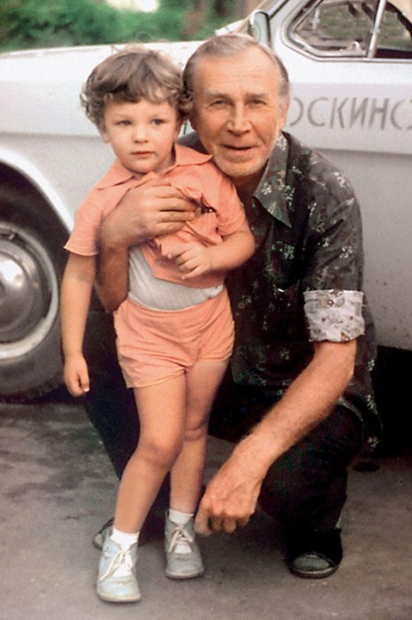 7 июля родился актер Иван Лапиков