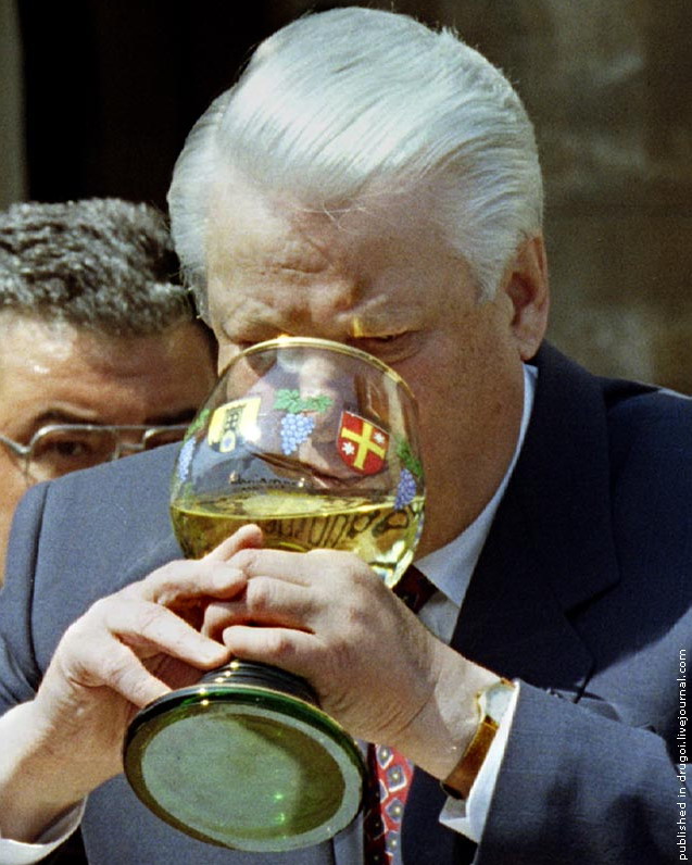 Наина Ельцина не считает 90-е лихими...рукалицо