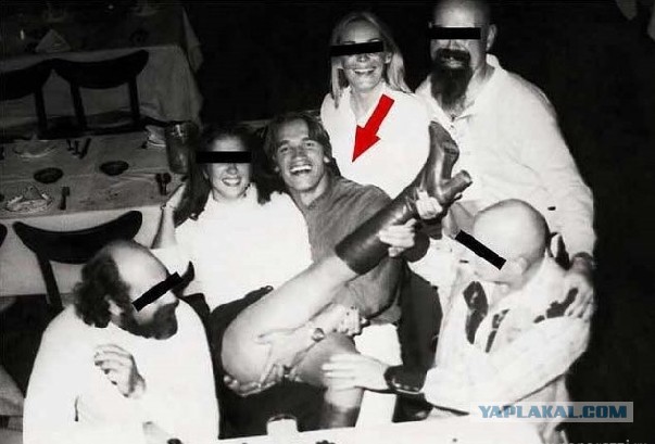Арнольд Шварценеггер дома у фотожурналиста Сергея Лойко с его сыном Степаном, 1988 год