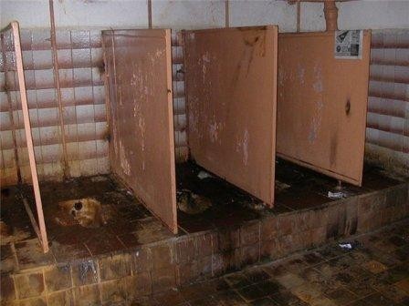 Вся жесть сурового Омского туалета на рынке