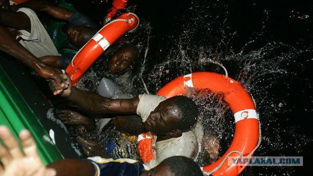 Беженцы плывут