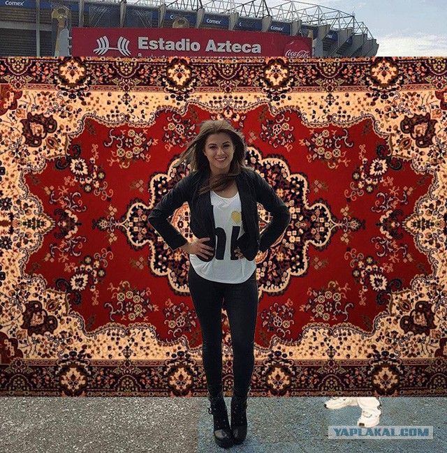 Попросила убрать женщину с фотографии