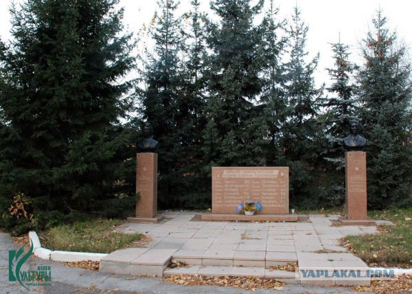 Странности с памятниками в Чечне и не только