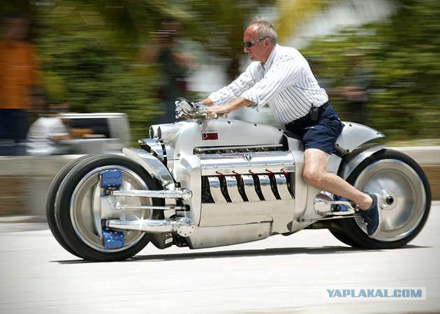 Двигатель V8 от автомобиля Lexus и автоматическая коробка передач, уфимец построил сумасшедший мотоцикл