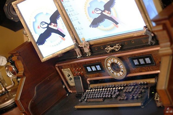 Компьютер, стилизованный под орган
