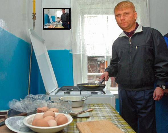 Фотожаба: Медведев жарит яишницу