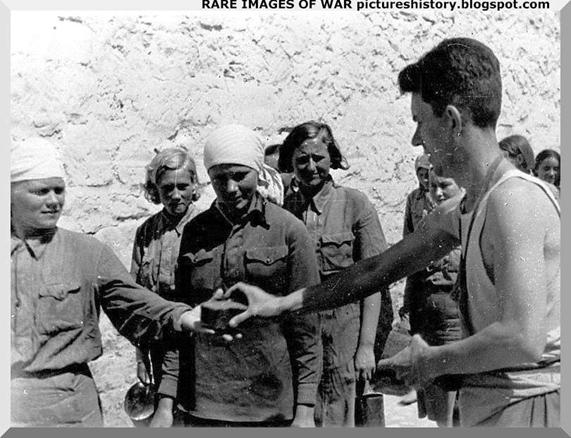 Немцы и русские в плену.