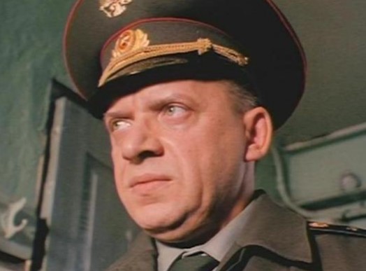 На Урале бывший прапорщик взял в сексуальное рабство собственную жену и заставляет её заниматься вебкамом для выплаты ипотеки