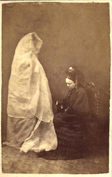 Призраки на фотографиях 19 века (12 фото)