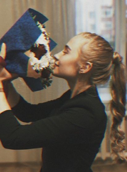 Студентка-медик спасла трехлетнего малыша, падающего с балкона