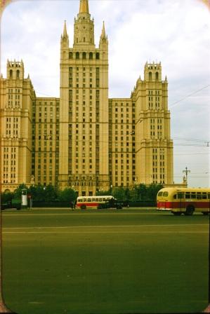 Теплые «ламповые» фотографии с автомобилями прошлого