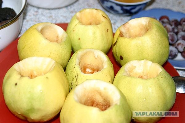 Айва с орехами и медом.