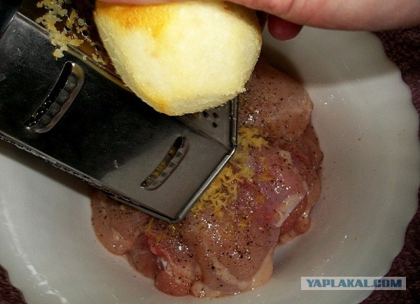 «Ишь грудь выпячила, бёдрами виляет, - Курица!», совместный пост  - Frau Marta и Mitsv