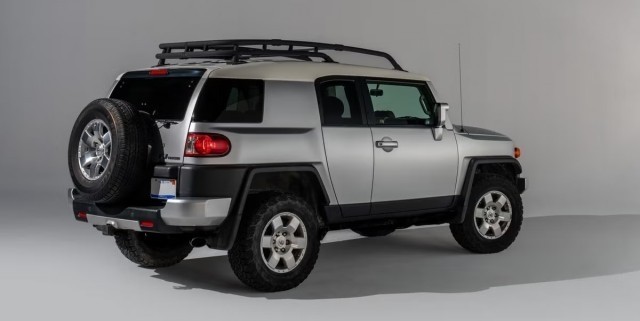 Toyota Motor 21 октября провела мировую премьеру новой модели — внедорожника Land Cruiser FJ по прозвищу «бэби-Круизер»