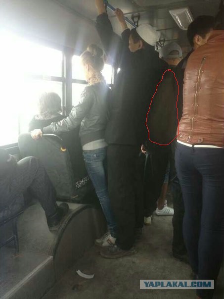 "Да не беспокойтесь - мне удобно. Я так постою."