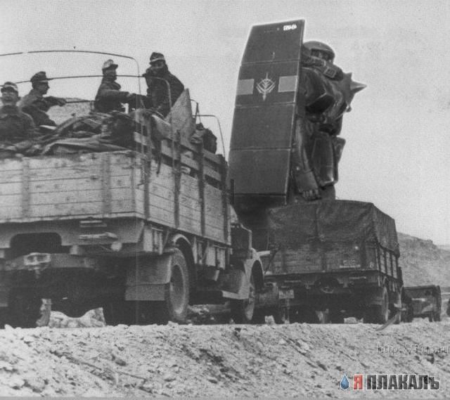 АРМИЯ, падонки с оружием. Солдаты, матросы и т.п.