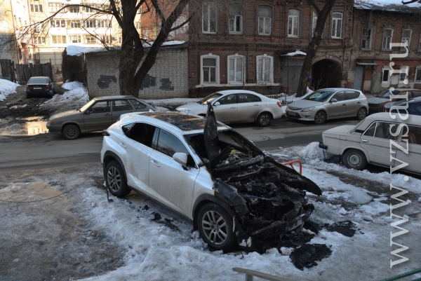 В Саратове сожгли Lexus гендиректора ЖЭКа