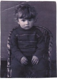 Две фотографии