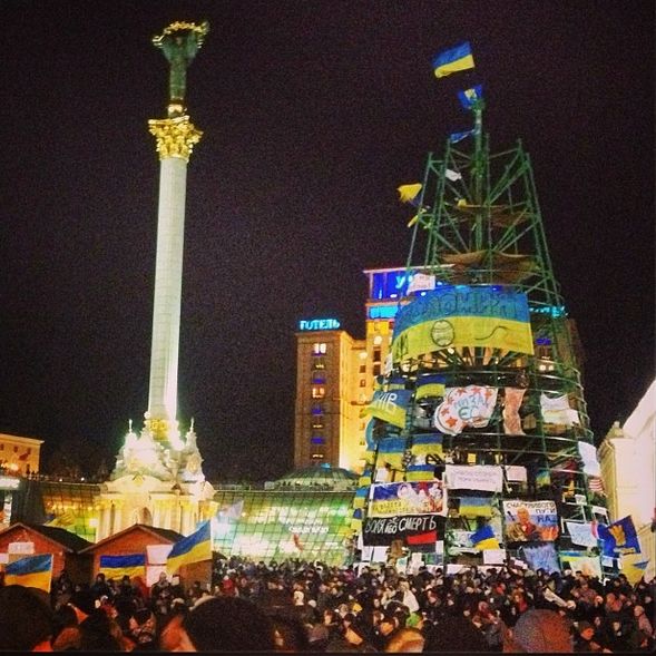 В Киеве тысячи людей спели в метро Гимн Украины