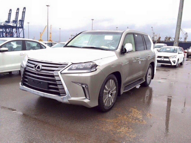 Lexus LX 570 2016г