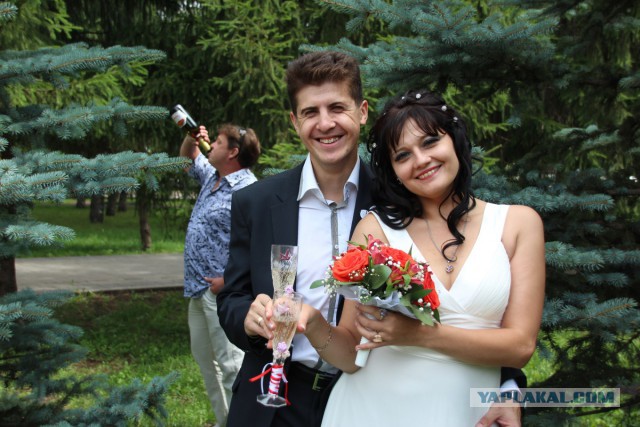 Фотографа-бракодела хотят засудить молодожены