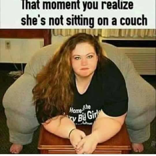 Тот момент, когда ты понимаешь, что она не сидит на диванчике