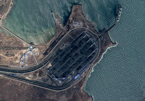Старые советские краны отгружают тонны российского леса для вывоза в Китай