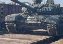 Белорусская армия стягивает к границе с Украиной военную технику с тактическим знаком «В»