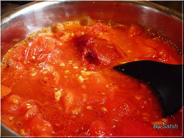 Томатный суп с хлебом