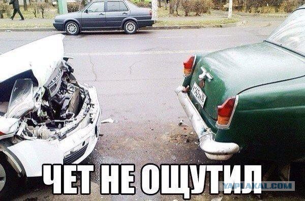 Мужик убивает туарег на покатушках