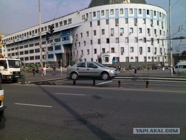 Акуратно заехал