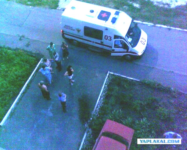 Девятиэтажка перебежала дорогу